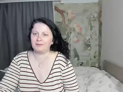 Snapshot of Lillian2 chatting on 05-24-26, 06:19 Lillian2 online show from 05-24-26, 06:19