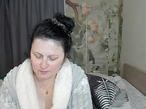 Snapshot of Lillian2 chatting on 05-25-26, 08:07 Lillian2 online show from 05-25-26, 08:07