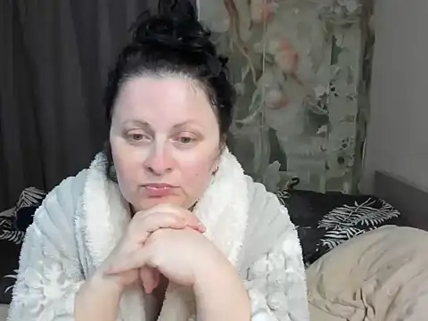Snapshot of Lillian2 chatting on 05-16-26, 11:53 Lillian2 online show from 05-16-26, 11:53
