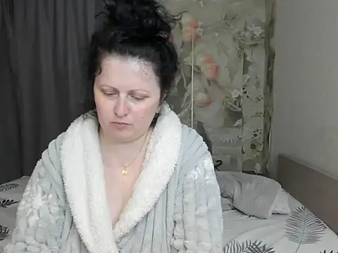 Snapshot of Lillian2 chatting on 05-25-26, 08:02 Lillian2 online show from 05-25-26, 08:02