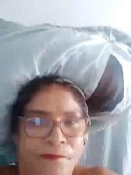 Snapshot of Delicy1 chatting on 02-19-25, 04:33 Delicy1 online show from 02-19-25, 04:33