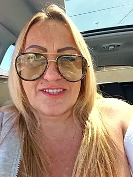 Snapshot of Isabellaa04 chatting on 04-26-26, 10:12 Isabellaa04 online show from 04-26-26, 10:12