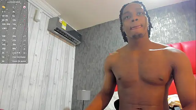 Snapshot of DominicSccott chatting on 06-19-26, 12:33 DominicSccott online show from 06-19-26, 12:33