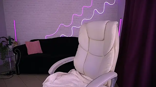 Daenerys Daenn online show from 12-21-25, 07:32