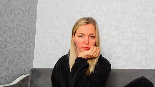 iam Venus online show from 04-15-26, 08:42