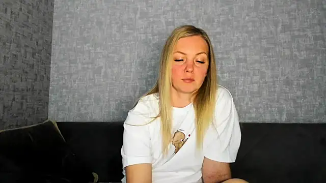 iam Venus online show from 05-18-26, 03:17