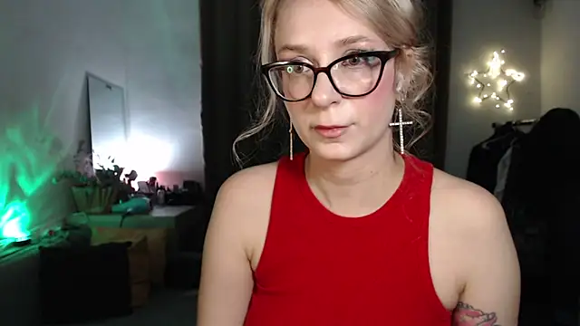 Snapshot of welliza chatting on 10-19-25, 11:29 welliza online show from 10-19-25, 11:29