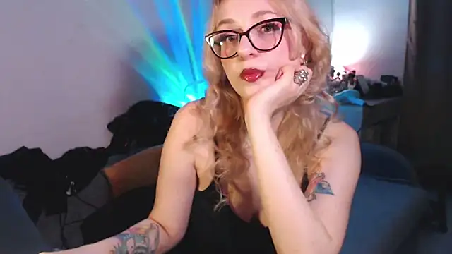 Snapshot of welliza chatting on 09-27-25, 10:38 welliza online show from 09-27-25, 10:38