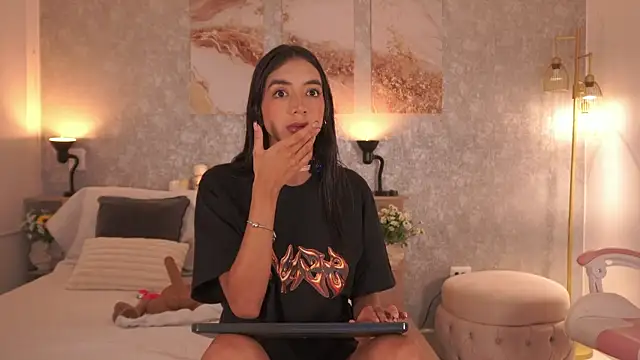 LillyThompson online show from 06-10-26, 03:30