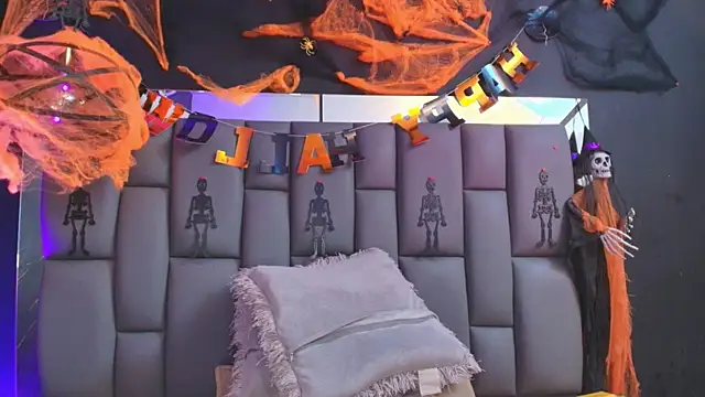  MiaBrown  online show from 10-27-25, 12:06