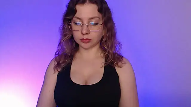 Snapshot of Leah_Reed chatting on 09-23-25, 03:52 Leah Reed online show from 09-23-25, 03:52