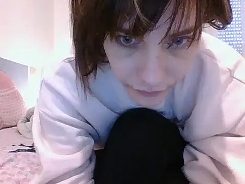 Snapshot of Emyly83 chatting on 01-05-25, 10:21 Emyly83 online show from 01-05-25, 10:21