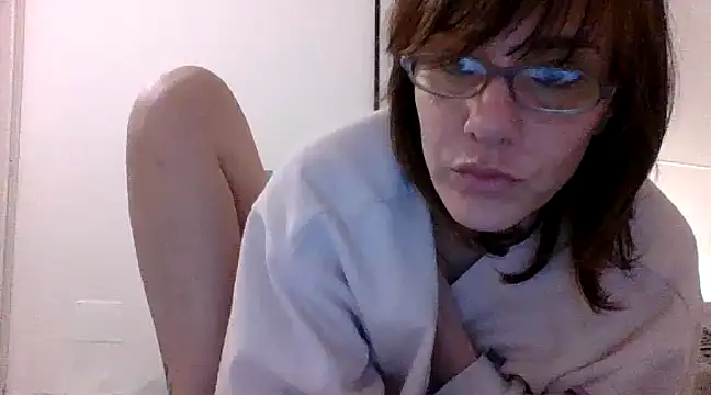 Snapshot of Emyly83 chatting on 01-19-25, 06:32 Emyly83 online show from 01-19-25, 06:32