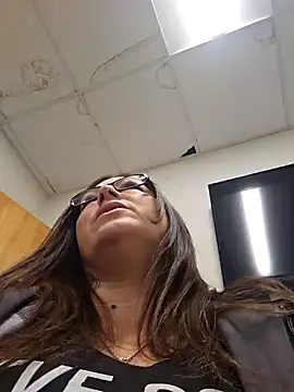 Snapshot of angelbaby1998 chatting on 01-18-25, 08:51 angelbaby1998 online show from 01-18-25, 08:51