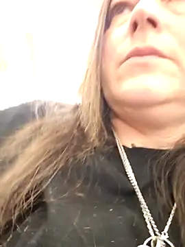 Snapshot of angelbaby1998 chatting on 10-30-25, 01:59 angelbaby1998 online show from 10-30-25, 01:59