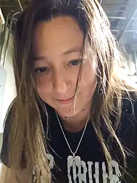 Snapshot of angelbaby1998 chatting on 03-08-25, 04:34 angelbaby1998 online show from 03-08-25, 04:34