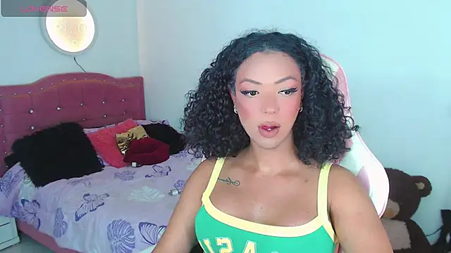 Snapshot of Tanedra_collings chatting on 07-27-26, 02:40 Tanedra collings online show from 07-27-26, 02:40