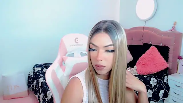 Snapshot of Tanedra_collings chatting on 09-23-25, 03:13 Tanedra collings online show from 09-23-25, 03:13