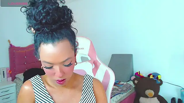 Snapshot of Tanedra_collings chatting on 05-06-26, 02:59 Tanedra collings online show from 05-06-26, 02:59