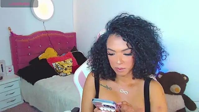 Snapshot of Tanedra_collings chatting on 04-25-26, 04:04 Tanedra collings online show from 04-25-26, 04:04