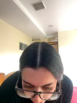 Snapshot of Nicollemays chatting on 09-18-25, 04:10 Nicollemays online show from 09-18-25, 04:10
