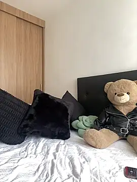 Nicollemays online show from 01-12-26, 06:15