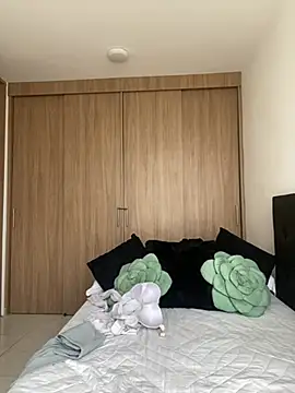 Nicollemays online show from 04-16-26, 01:12