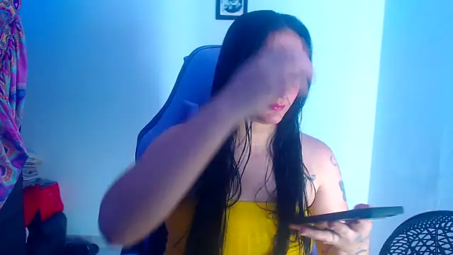 Snapshot of liz_dirty chatting on 10-18-25, 11:07 liz dirty online show from 10-18-25, 11:07
