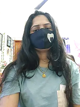 Snapshot of Suvosri chatting on 03-08-25, 10:22 Suvosri online show from 03-08-25, 10:22