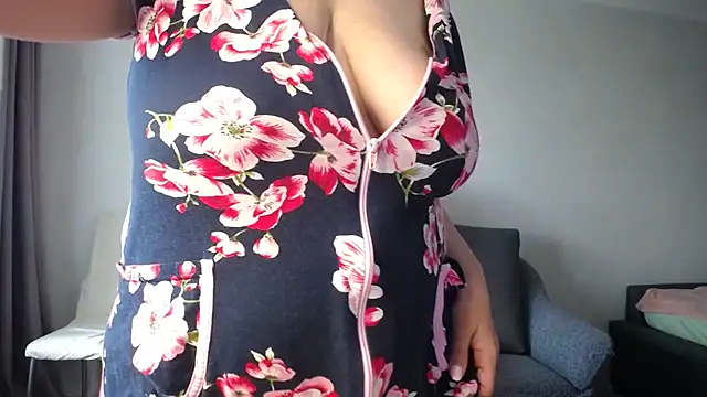 Snapshot of DonnaMagdalena chatting on 06-15-26, 10:48 DonnaMagdalena online show from 06-15-26, 10:48