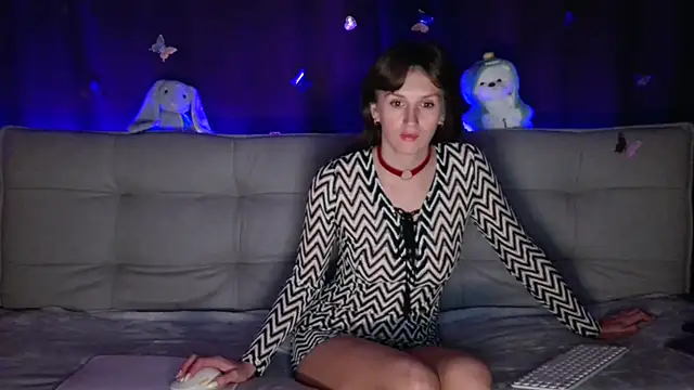 intolerable girl online show from 11-17-25, 08:29