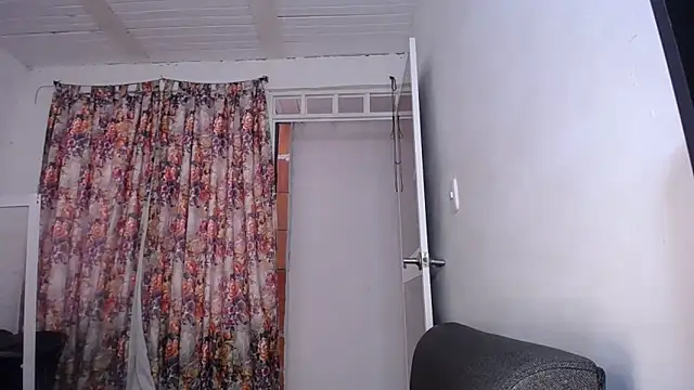 Snapshot of yselahot chatting on 09-29-25, 03:50 yselahot online show from 09-29-25, 03:50