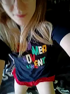 Snapshot of _Sweet_Love_ chatting on 02-15-25, 01:49 Sweet Love online show from 02-15-25, 01:49