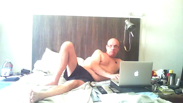 Snapshot of dazuk4513 chatting on 05-14-26, 05:10 dazuk4513 online show from 05-14-26, 05:10