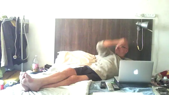Snapshot of dazuk4513 chatting on 05-11-26, 04:04 dazuk4513 online show from 05-11-26, 04:04