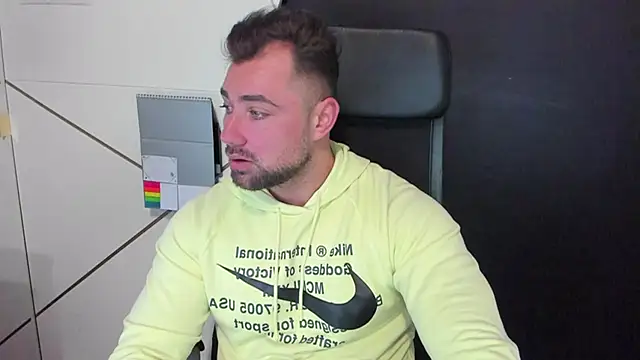 Snapshot of DuncanStone chatting on 02-05-25, 04:59 DuncanStone online show from 02-05-25, 04:59