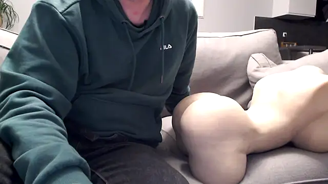 freddy0222222 online show from 04-12-26, 08:01