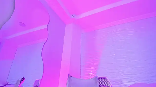 Snapshot of CamileHolmes chatting on 03-18-25, 07:33 CamileHolmes online show from 03-18-25, 07:33