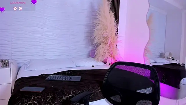 CamileHolmes online show from 04-07-26, 05:20