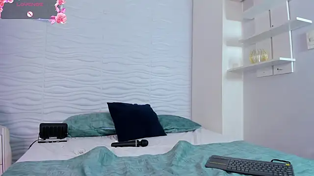 CamileHolmes online show from 11-16-25, 05:56