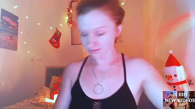 Cassie Wild online show from 12-22-25, 01:33