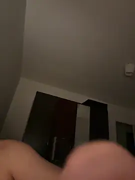 Snapshot of Tomhot3869 chatting on 10-15-25, 07:44 Tomhot3869 online show from 10-15-25, 07:44