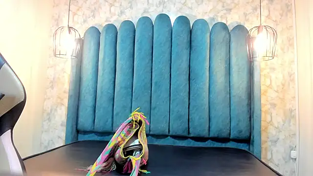 nalalye cruzz  online show from 09-19-25, 02:37