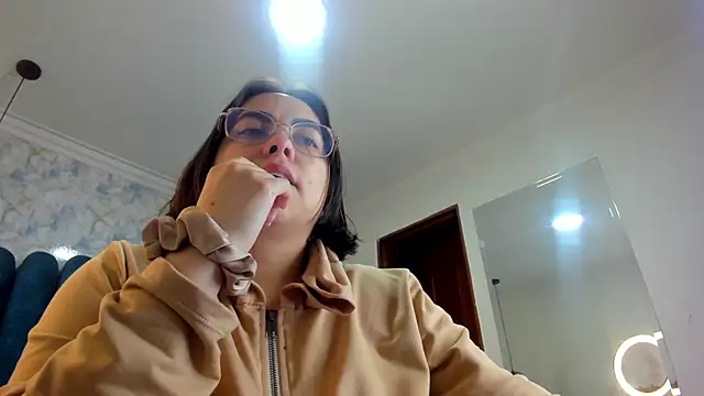 nalalye cruzz  online show from 04-15-26, 02:50