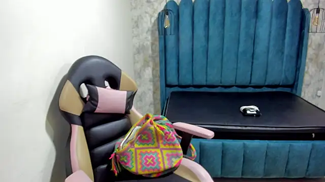 nalalye cruzz  online show from 09-13-25, 03:06