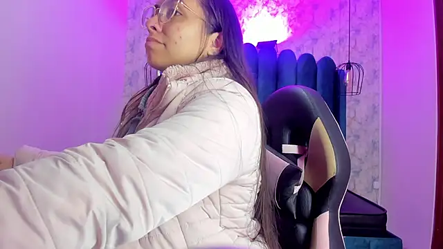 nalalye cruzz  online show from 12-18-25, 02:38