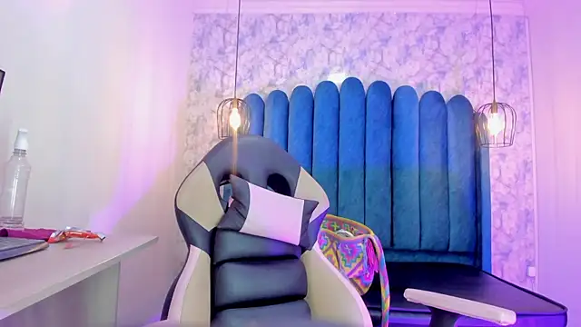 nalalye cruzz  online show from 09-18-25, 02:03