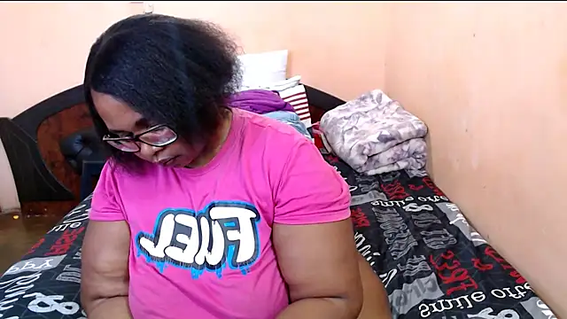 Snapshot of ZOQULUx chatting on 05-28-26, 08:55 ZOQULUx online show from 05-28-26, 08:55
