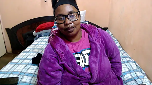 Snapshot of ZOQULUx chatting on 05-06-26, 07:07 ZOQULUx online show from 05-06-26, 07:07