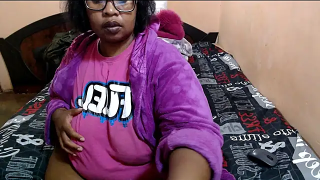 Snapshot of ZOQULUx chatting on 05-27-26, 05:04 ZOQULUx online show from 05-27-26, 05:04